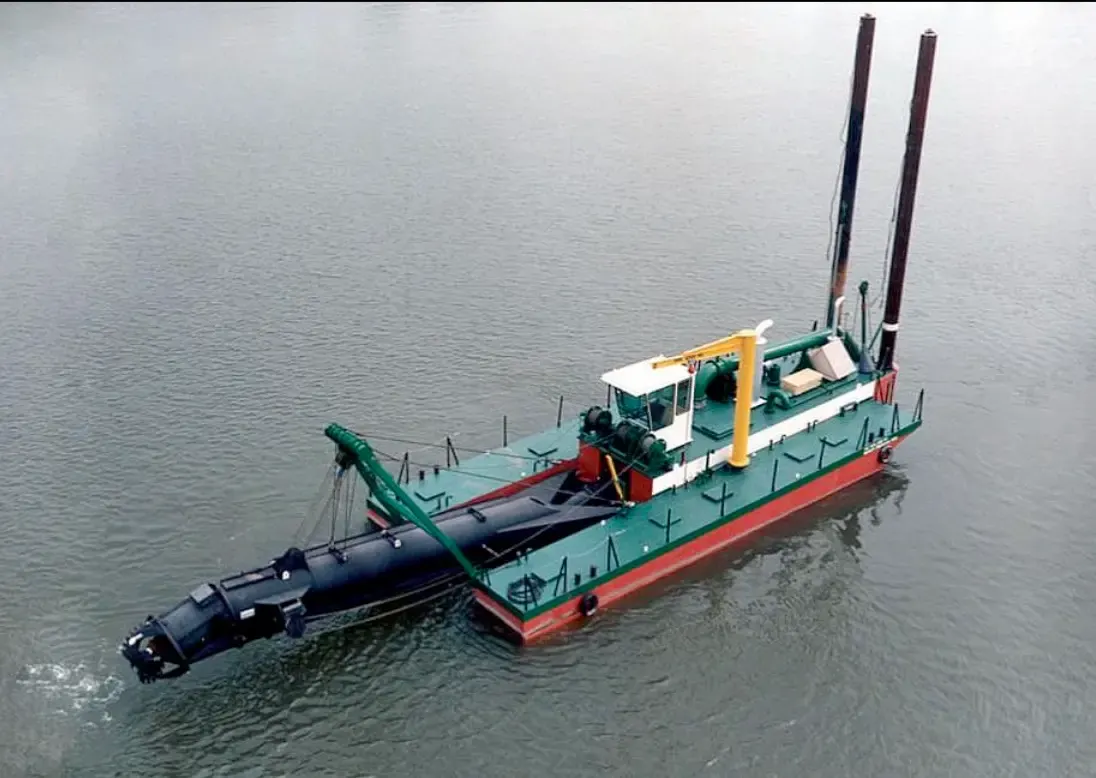 Seabed cleaning and marine dredging support in UAE